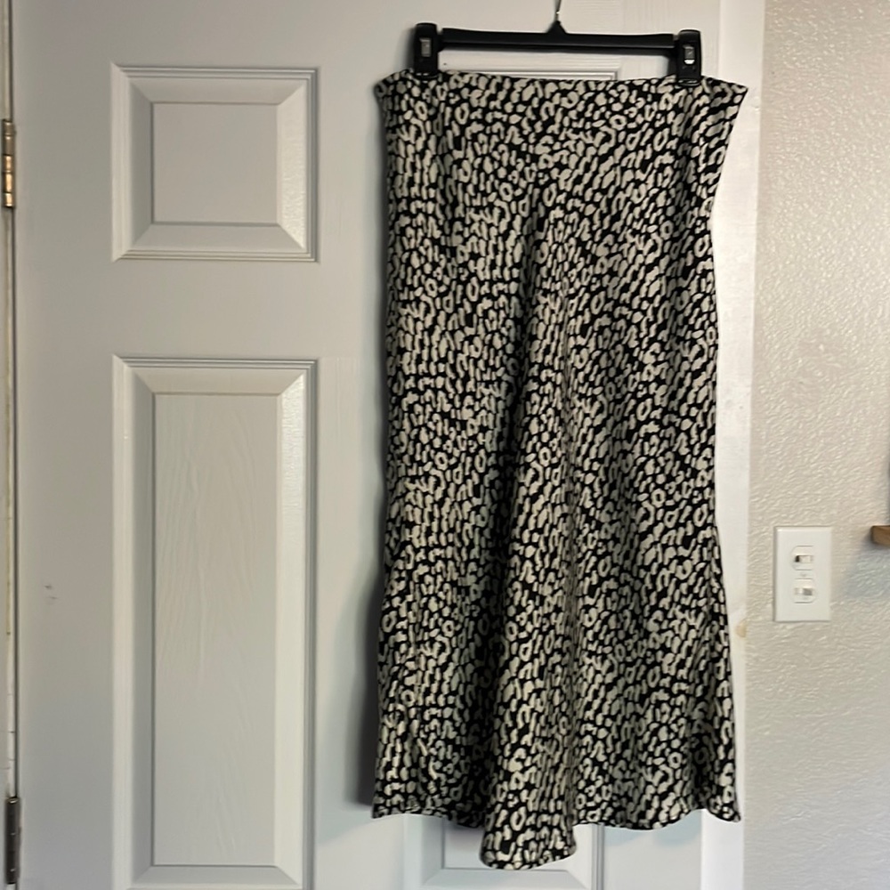 Black and white print skirt